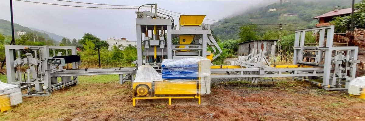 SINGLE HOPPER BLOCK MAKING MACHINE, 8 BLOCK PER PRESS