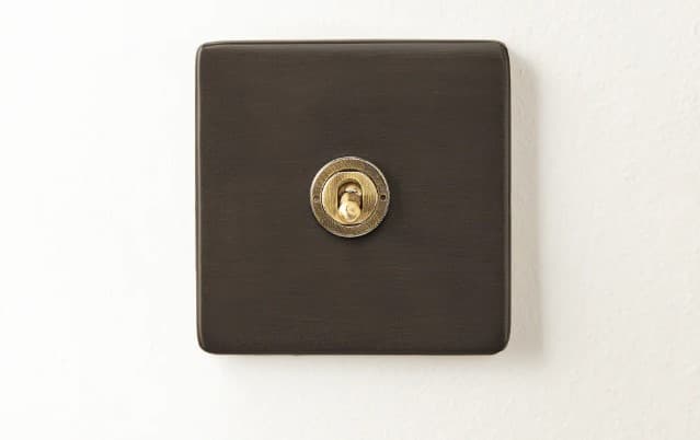 One Gang 2 Way Florence Toggle Switching Bronze