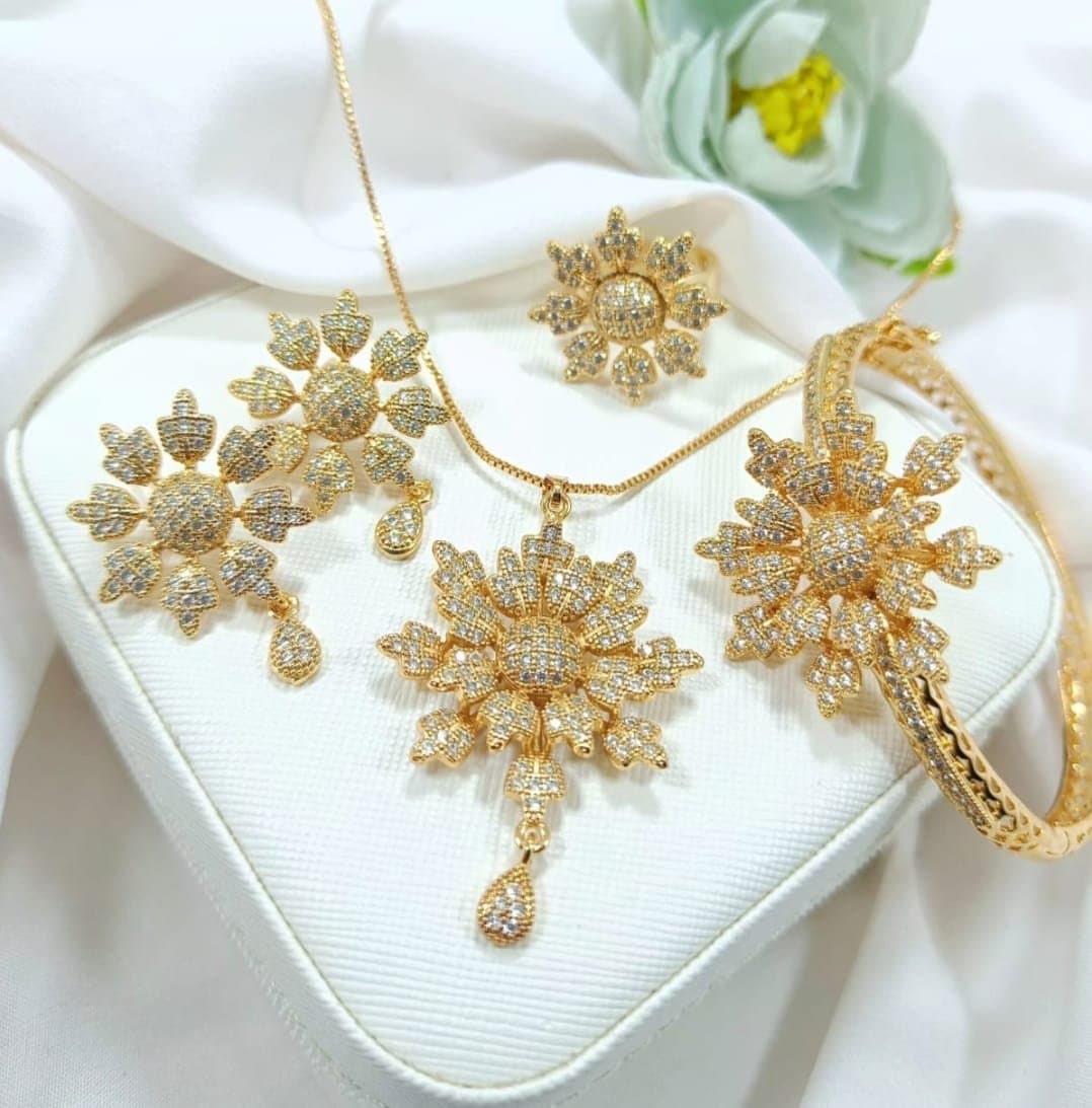 ZIRCONE NECKLACE